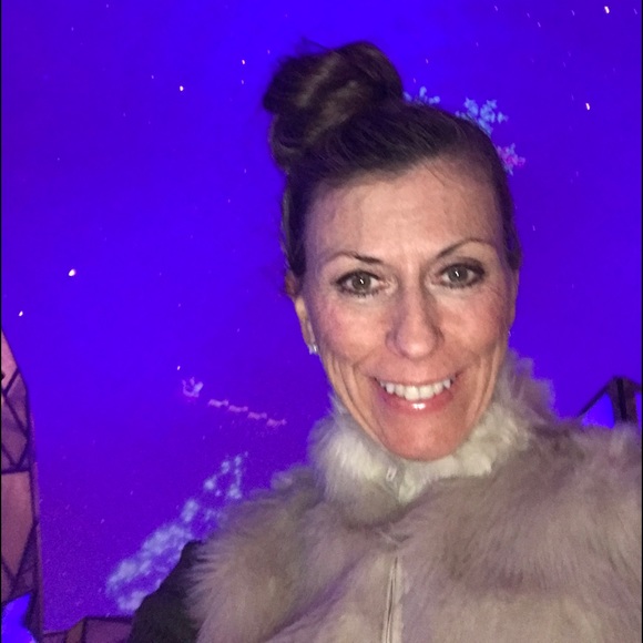 Meet your Posher, Gina - Picture 4 of 4